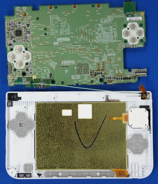 Illustration for article titled Tearing the 3DS XL's Guts Open
